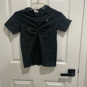 Gymshark Adapt Animal Size Medium ruched top black cropped